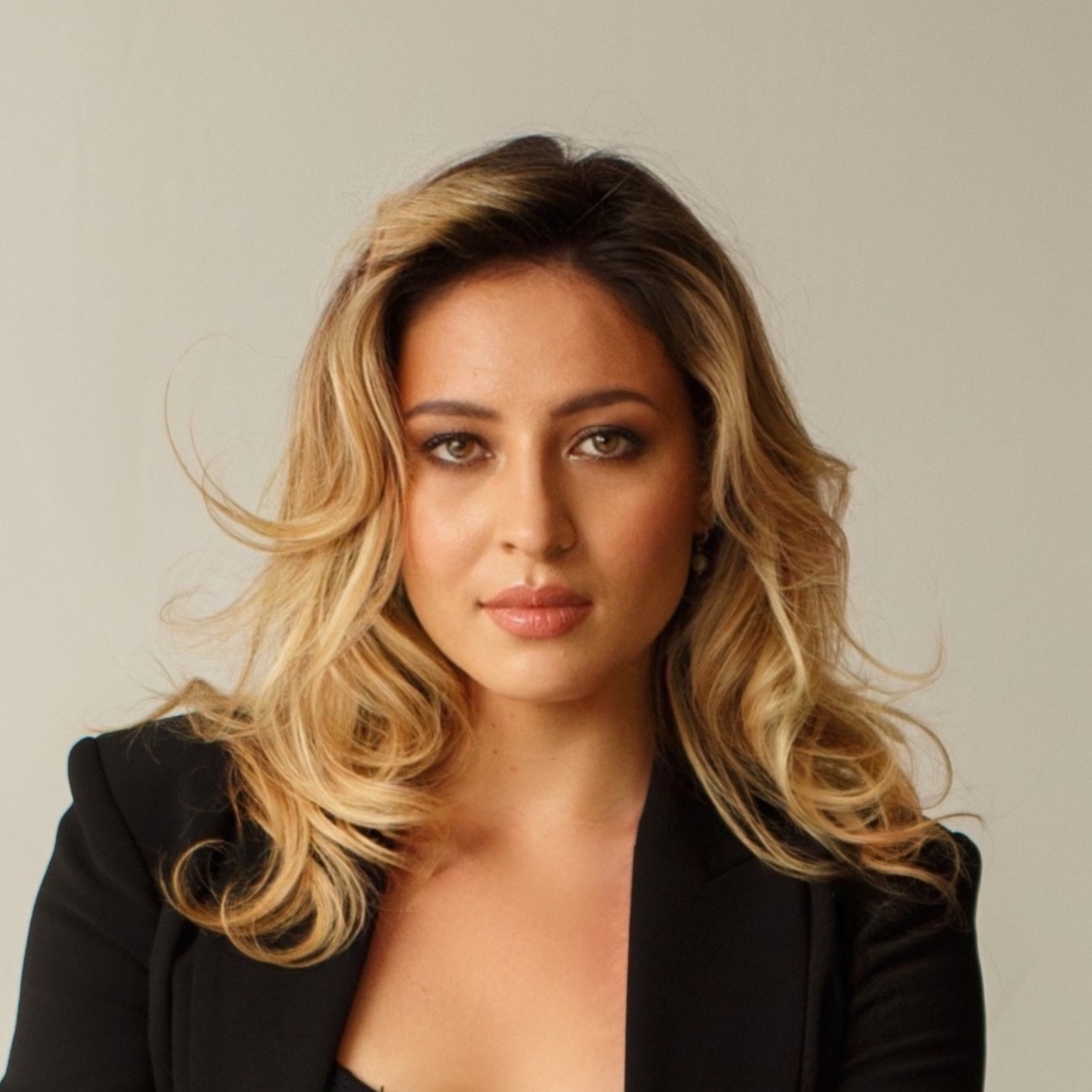 Dr. Alina Schulhofer